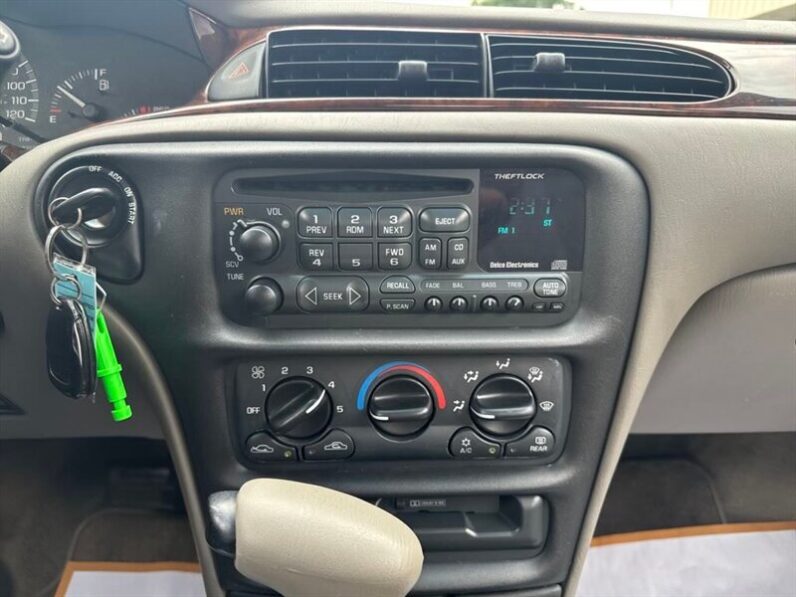 
								2000 Chevrolet Malibu LS full									