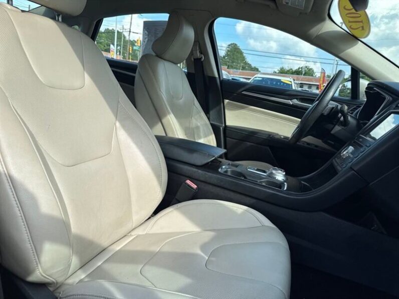 
								2017 Ford Fusion Titanium full									