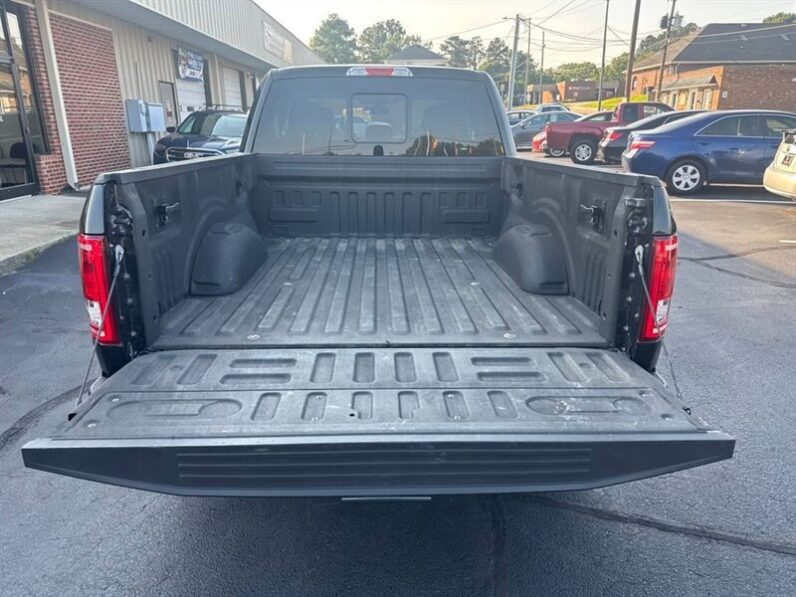 
								2015 Ford F-150 XLT full									
