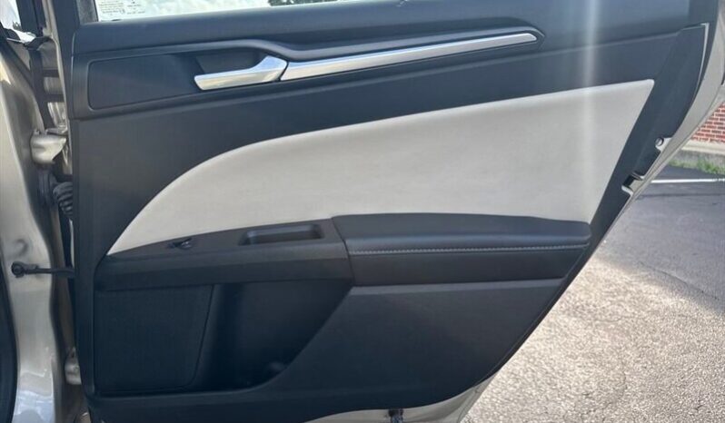 
								2017 Ford Fusion Titanium full									