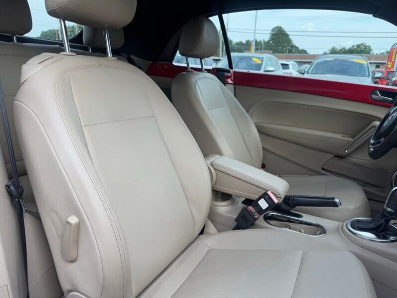 
								2013 Volkswagen Beetle Convertible 2.0 TDI full									