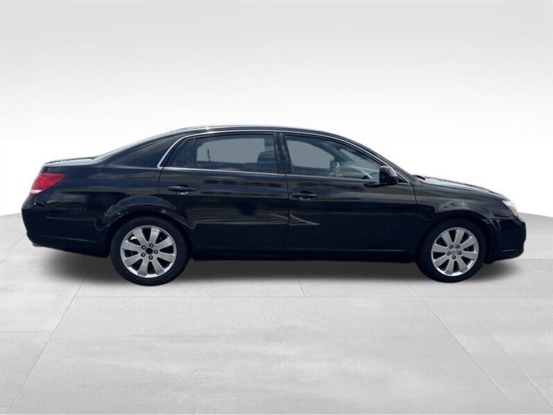
								2006 Toyota Avalon XLS full									