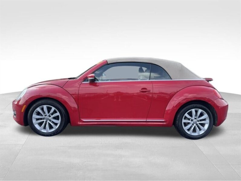 
								2013 Volkswagen Beetle Convertible 2.0 TDI full									
