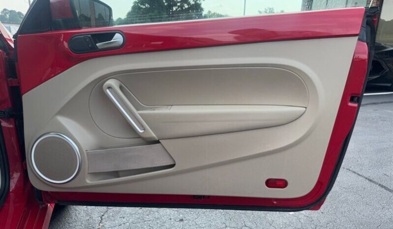 
								2013 Volkswagen Beetle Convertible 2.0 TDI full									