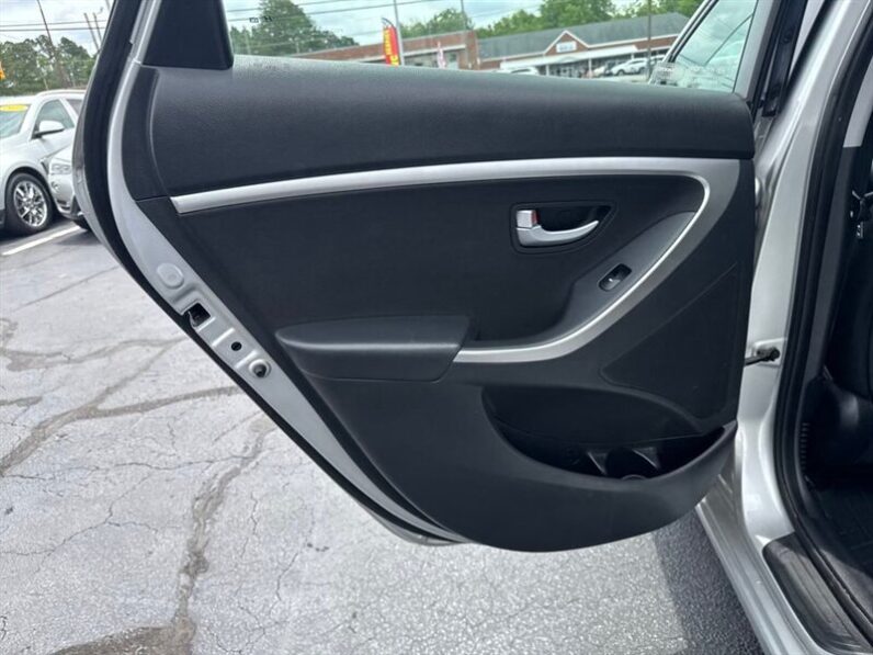 
								2014 Hyundai ELANTRA GT Base full									
