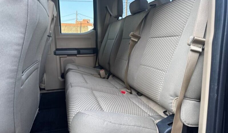 
								2015 Ford F-150 XLT full									