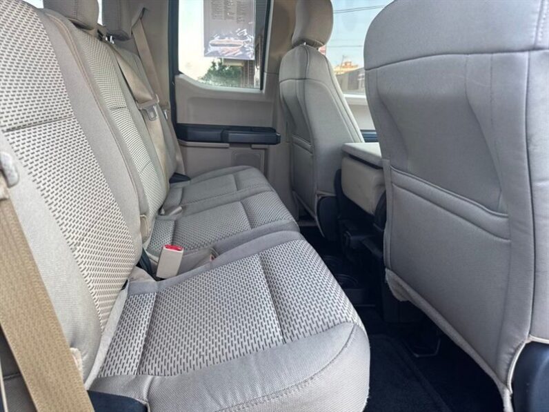 
								2015 Ford F-150 XLT full									