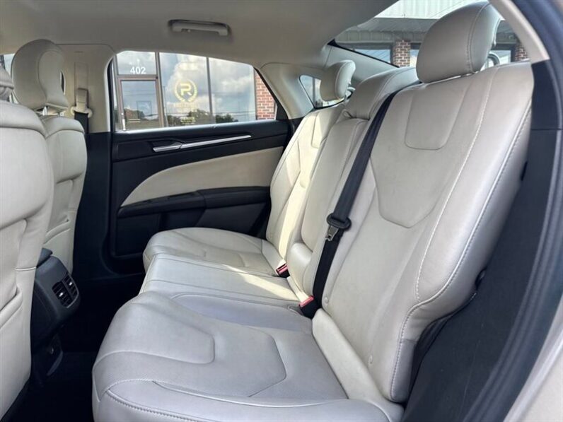 
								2017 Ford Fusion Titanium full									