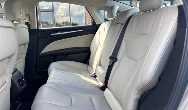
								2017 Ford Fusion Titanium full									