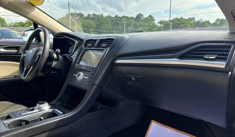 
								2017 Ford Fusion Titanium full									