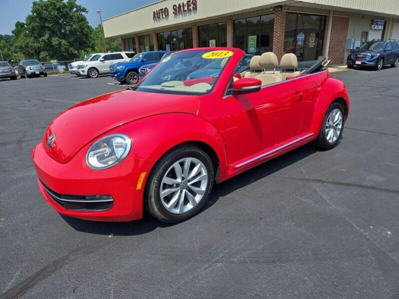 
								2013 Volkswagen Beetle Convertible 2.0 TDI full									