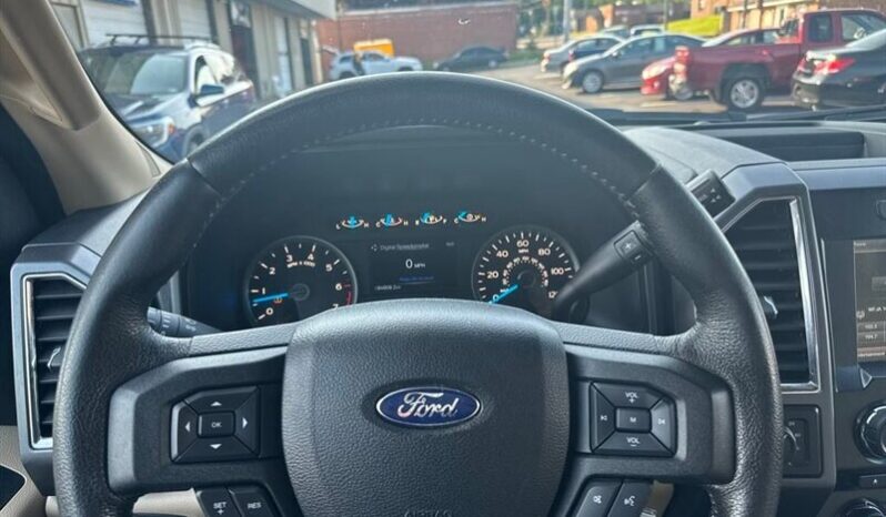 
								2015 Ford F-150 XLT full									
