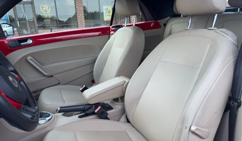 
								2013 Volkswagen Beetle Convertible 2.0 TDI full									