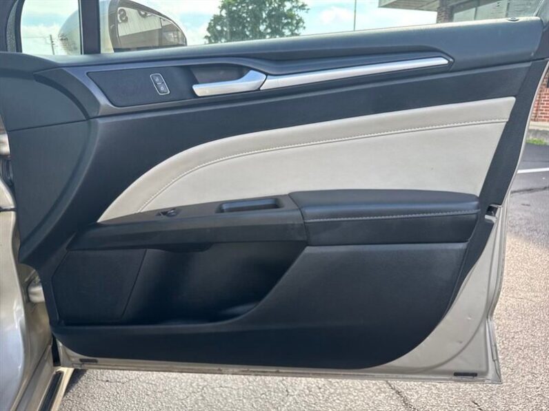 
								2017 Ford Fusion Titanium full									