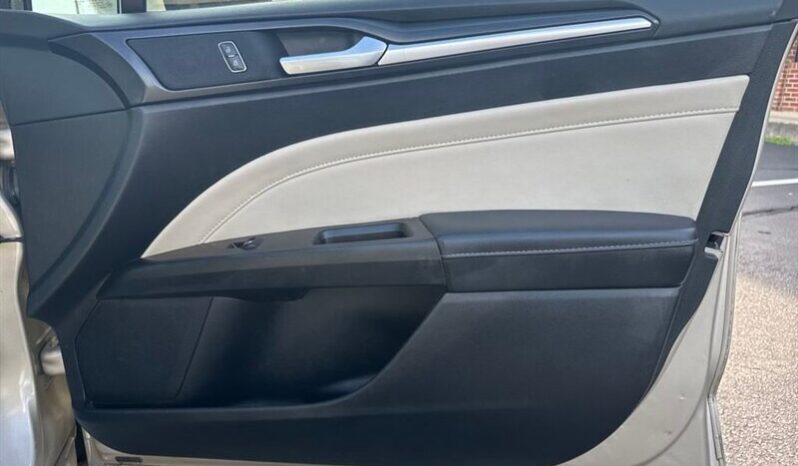 
								2017 Ford Fusion Titanium full									
