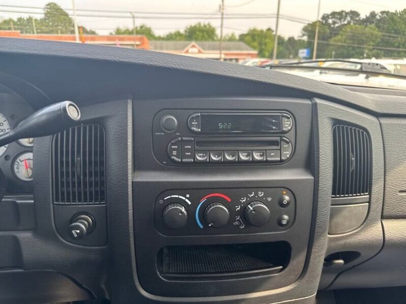 
								2005 Dodge Ram 1500 SLT full									