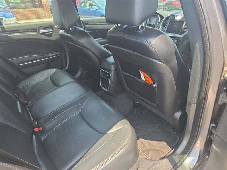 
								2015 Chrysler 300 Limited full									