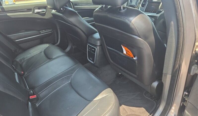 
								2015 Chrysler 300 Limited full									