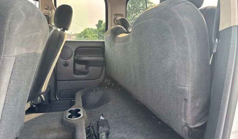 
								2005 Dodge Ram 1500 SLT full									