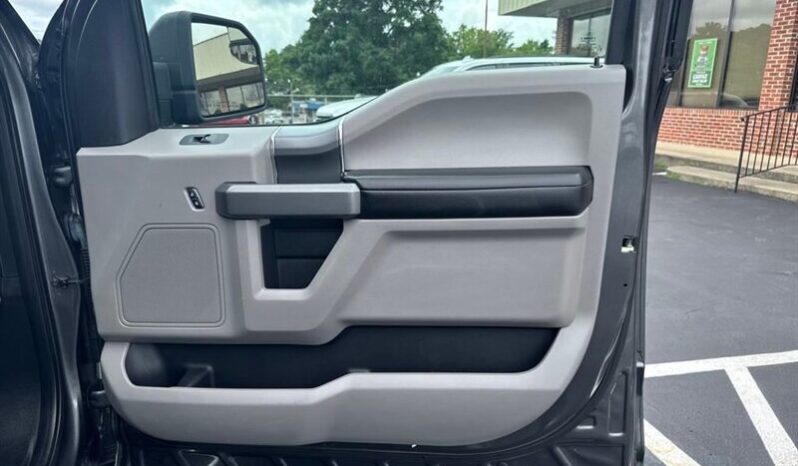 
								2016 Ford F-150 XLT full									