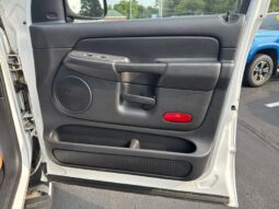 
										2005 Dodge Ram 1500 SLT full									