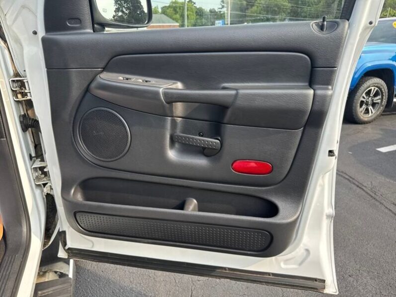 
								2005 Dodge Ram 1500 SLT full									