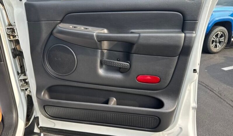 
								2005 Dodge Ram 1500 SLT full									