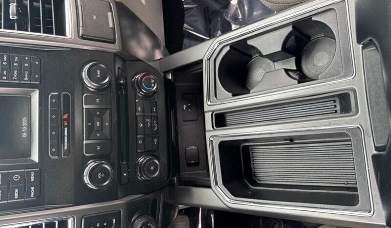 
								2016 Ford F-150 XLT full									