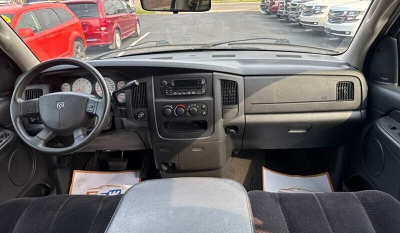 
								2005 Dodge Ram 1500 SLT full									