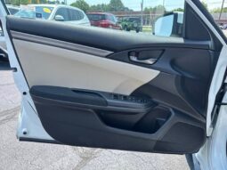 
										2017 Honda Civic Sport full									