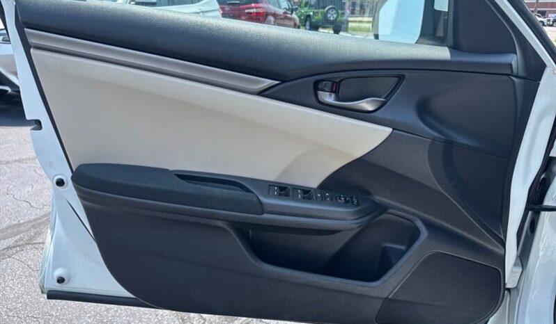 
								2017 Honda Civic Sport full									