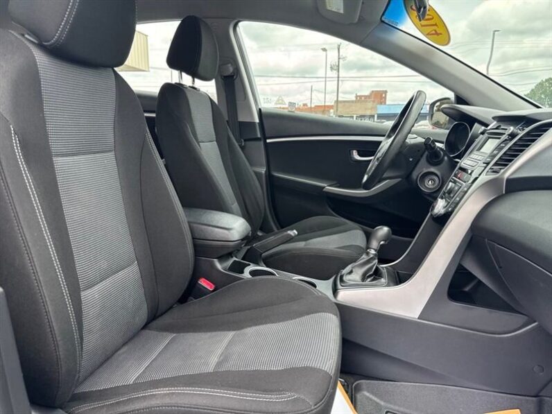 
								2014 Hyundai ELANTRA GT Base full									