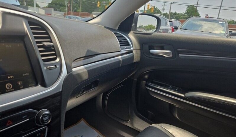 
								2015 Chrysler 300 Limited full									