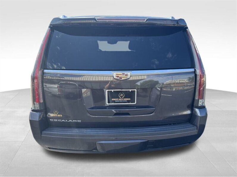 
								2016 Cadillac Escalade Luxury full									
