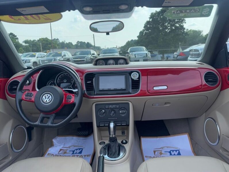 
								2013 Volkswagen Beetle Convertible 2.0 TDI full									