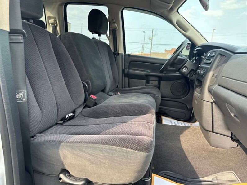 
								2005 Dodge Ram 1500 SLT full									