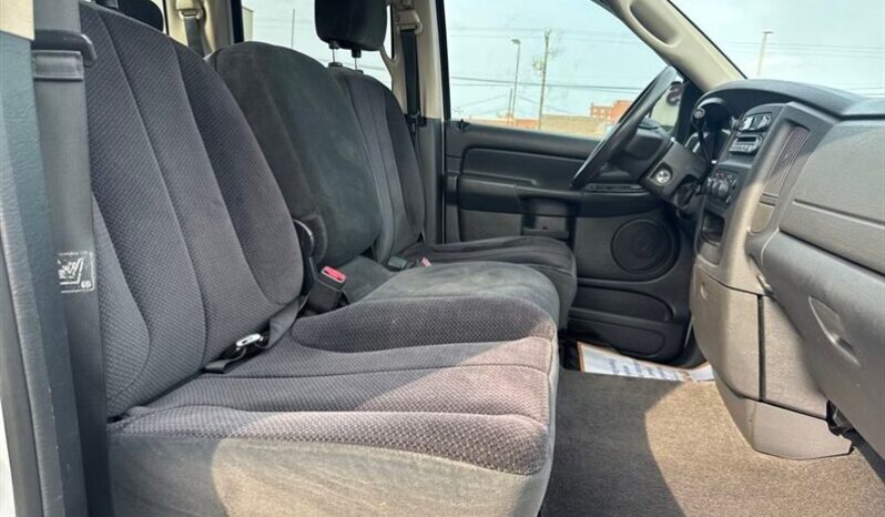 
								2005 Dodge Ram 1500 SLT full									