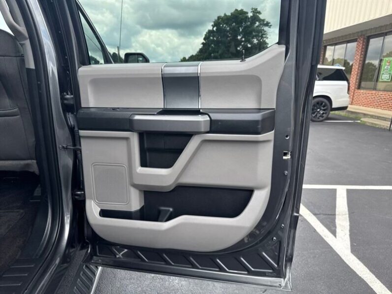 
								2016 Ford F-150 XLT full									