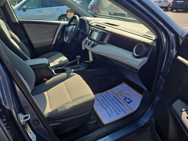 
								2014 Toyota RAV4 LE full									
