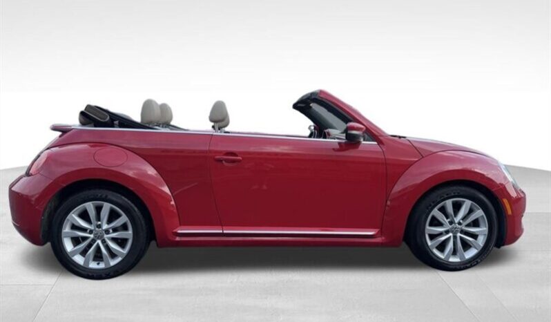 
								2013 Volkswagen Beetle Convertible 2.0 TDI full									