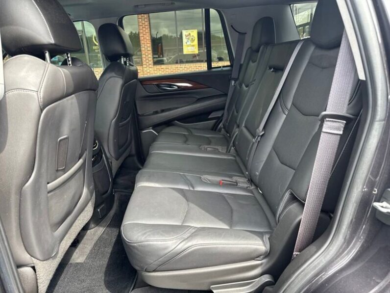 
								2016 Cadillac Escalade Luxury full									