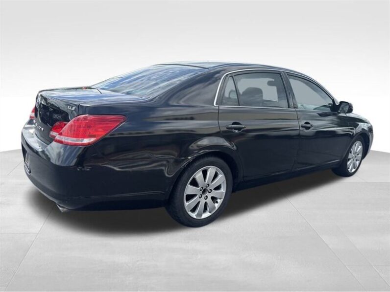 
								2006 Toyota Avalon XLS full									