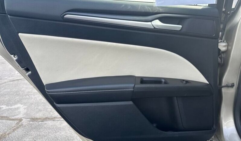 
								2017 Ford Fusion Titanium full									