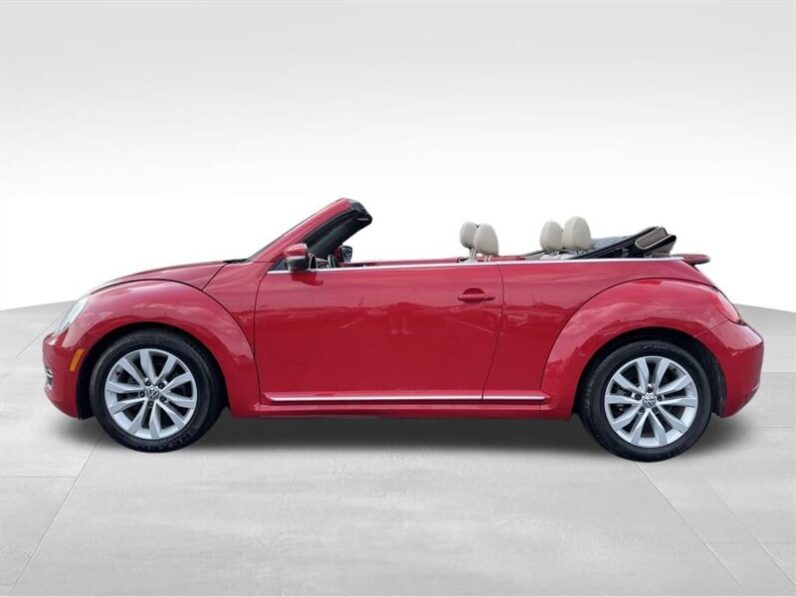 
								2013 Volkswagen Beetle Convertible 2.0 TDI full									