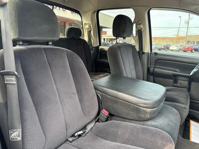 
								2005 Dodge Ram 1500 SLT full									