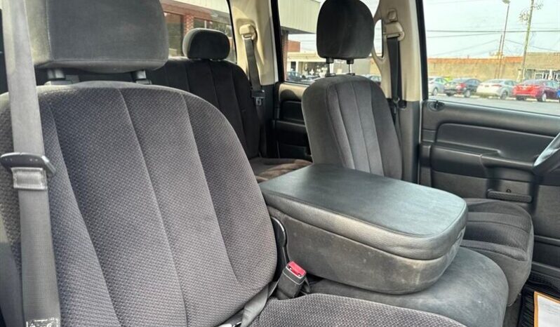 
								2005 Dodge Ram 1500 SLT full									