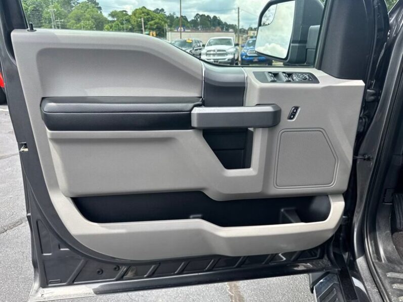 
								2016 Ford F-150 XLT full									