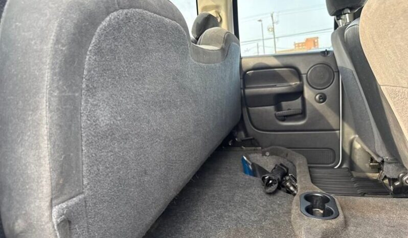 
								2005 Dodge Ram 1500 SLT full									