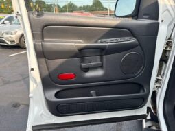 
										2005 Dodge Ram 1500 SLT full									