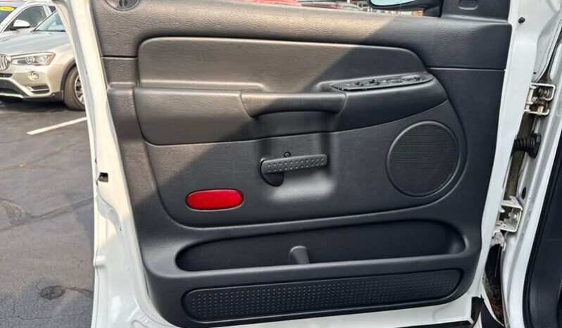 
								2005 Dodge Ram 1500 SLT full									